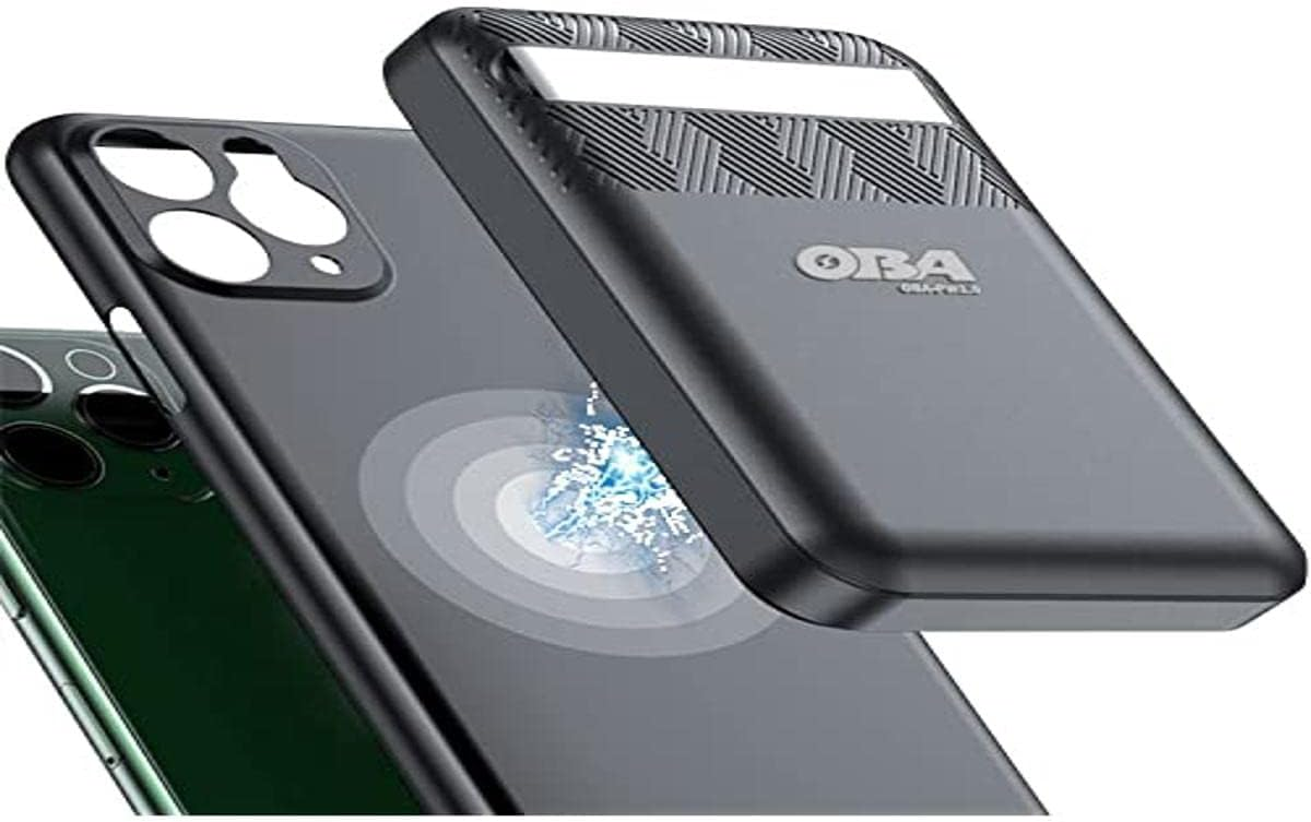 Power Bank Magnetico Wireless OBA 10000mAh agganciato a iPhone